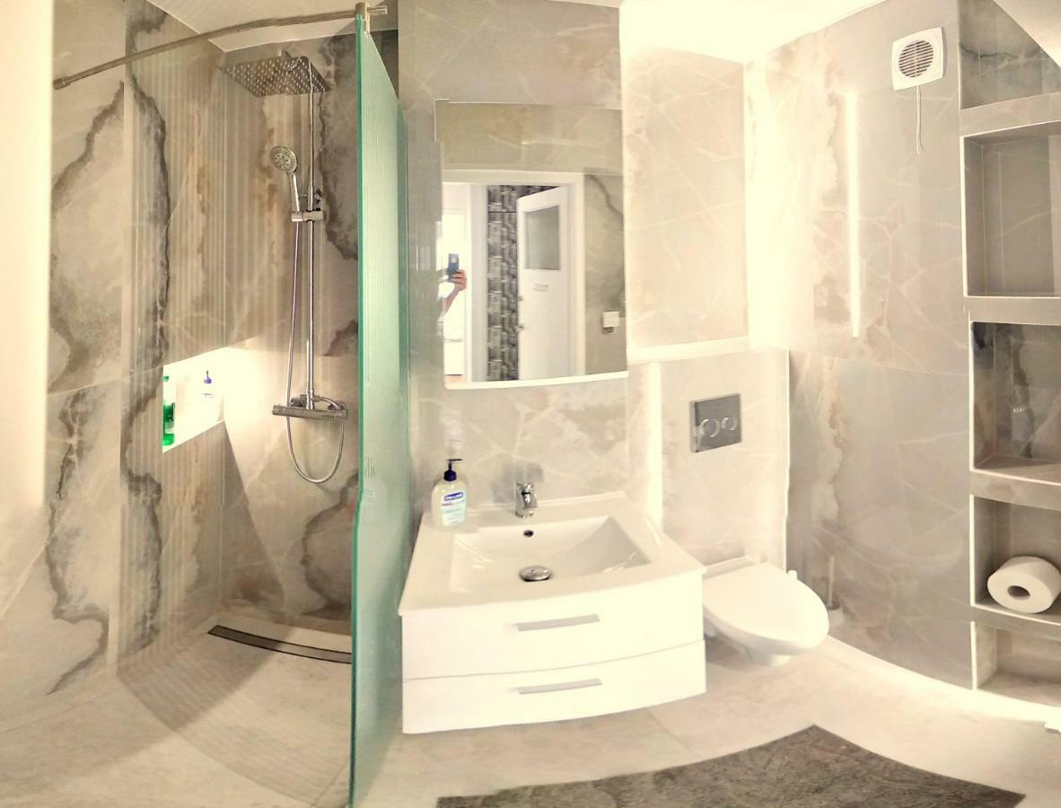 Studio Zelazna Rooms Near Old Town Varşovia Exterior foto